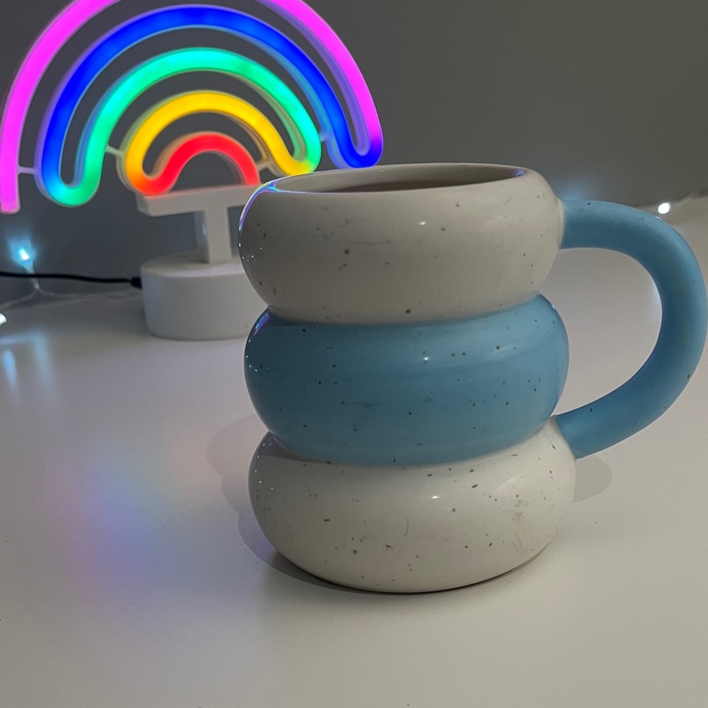 Coco + Lola Speckled Bubble Mug with Blue Handle